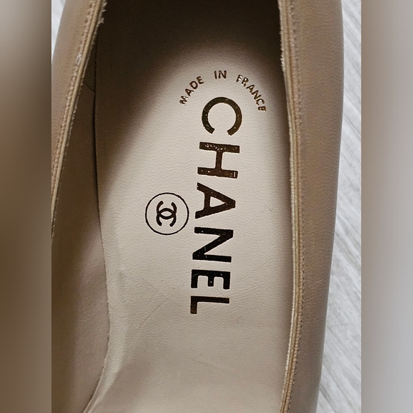 AUTHENTIC CHANEL VINTAGE HEELS - Picture 6 of 11